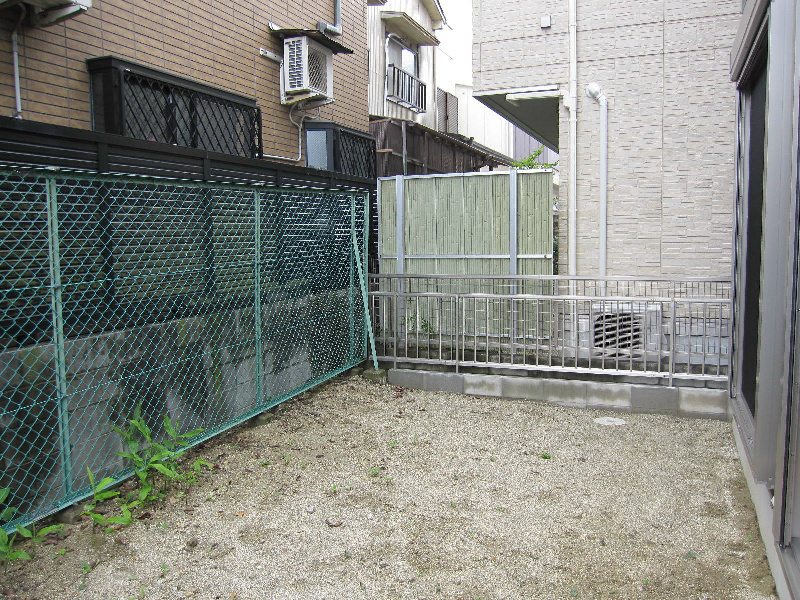 瑞穂区石川町貸家の庭