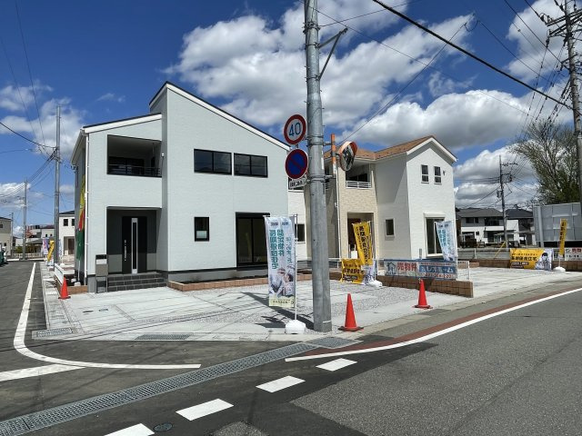 藤岡市上戸塚第6（全12棟）12号棟の前面道路含む現地写真