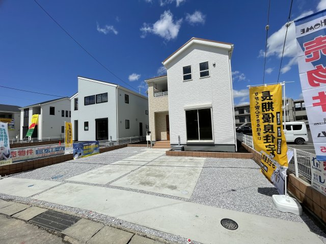 藤岡市上戸塚第6（全12棟）12号棟の前面道路含む現地写真