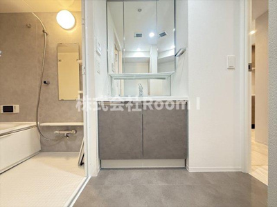 【洗面所】 | アーバネックス天満橋South | スペースが確保できる洗面所です