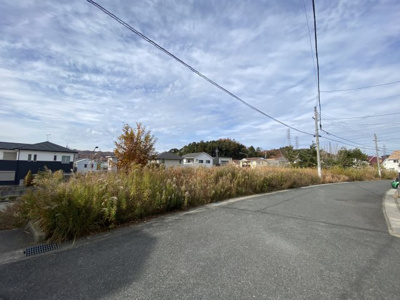 【前面道路含む現地写真】 | 生駒市西白庭台2丁目　全7区画 | 造成工事中です　令和７年5月　造成工事完成予定
