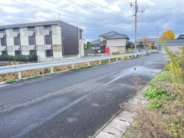 海田西町一丁目　土地の前面道路含む現地写真