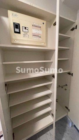 エムジー目黒駅前の収納|こまごまとしたものを収納できそうですね