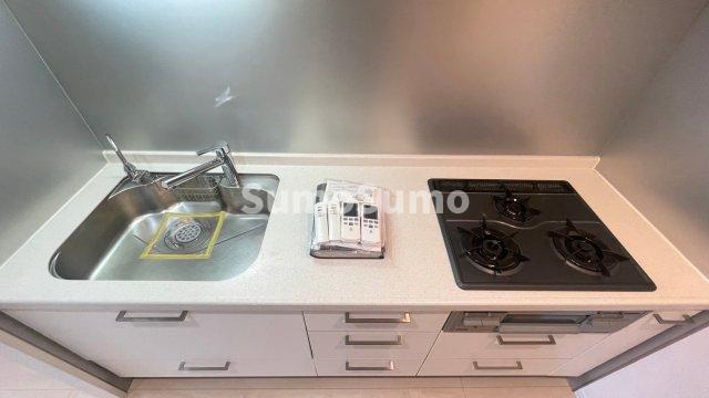 エムジー目黒駅前のキッチン|コンパクトなキッチンで掃除もラクラク
