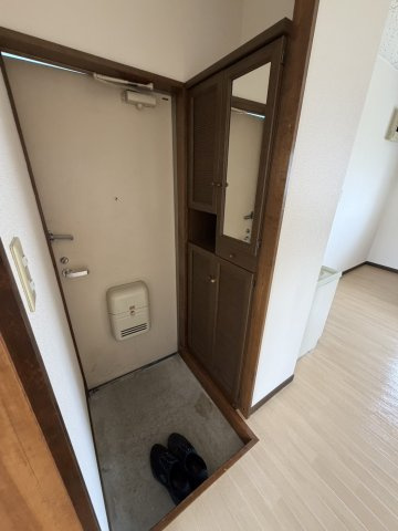 小宅コーポの玄関
