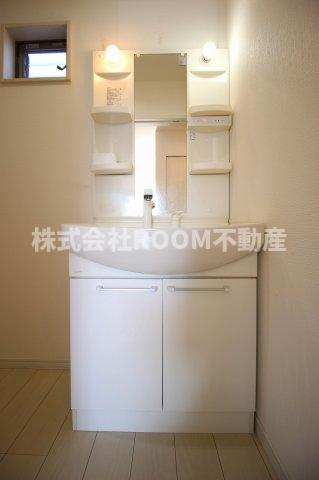 VHTの独立洗面台|朝の身支度には欠かせない独立洗面化粧台