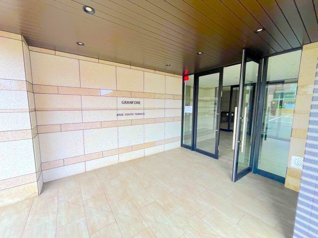 グランフォーレ荒江サウステラスのエントランス