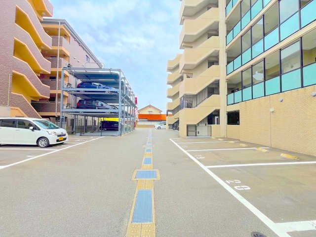 グランフォーレ荒江サウステラスの駐車場
