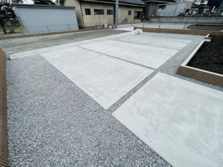 【駐車場】 | 並列３台以上駐車可能