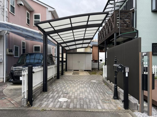 平塚市東八幡2丁目　中古戸建ての駐車場