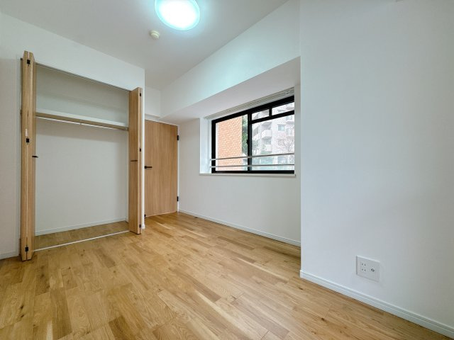 【洋室】 | シティライフ野間レイクビュー☆仲介手数料半額☆ | たとえ。小さかろうとやっぱり窓のある・なしは大きく違うもの。あるんです。窓。差し込む光はちゃんと朝を教えてくれるみたいです。