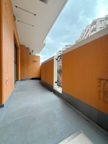 【バルコニー】 | シティライフ野間レイクビュー☆仲介手数料半額☆ | 明るい日差しをいっぱいに浴びることができる、贅沢な空間です。