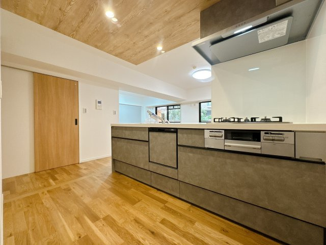 【キッチン】 | シティライフ野間レイクビュー☆仲介手数料半額☆ | 水回り新品で気持ちよく生活をスタート♪お洒落なキッチンに気分も上がります。毎日使う場所だからこそ、こだわりたいですね。