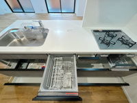 【キッチン】 | シティライフ野間レイクビュー☆仲介手数料半額☆ | 食洗機があれば、洗い物はあっという間に終わらせることができます。食後はゆっくり映画鑑賞の時間に充ててみてはいかがでしょうか♪