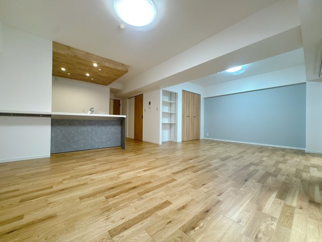 【トイレ】 | シティライフ野間レイクビュー☆仲介手数料半額☆ | 朝日とともに目覚め、心地よい空間で生活できます。建具まで新品交換のフルリノベーション済みです。LDKはちょうど良い広さが家族の距離をもっと近づけてくれそうです♪