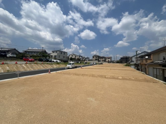 【前面道路含む現地写真】