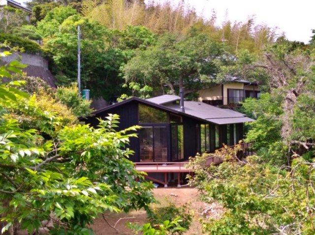 オーシャンビュー！高台の閑静な住宅地にある相模湾が一望できる住宅の外観