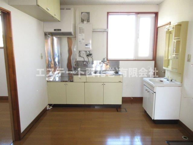 グレイス桜台のキッチン|キッチン内に洗面台、洗濯機置き場、脱衣スペースがあります