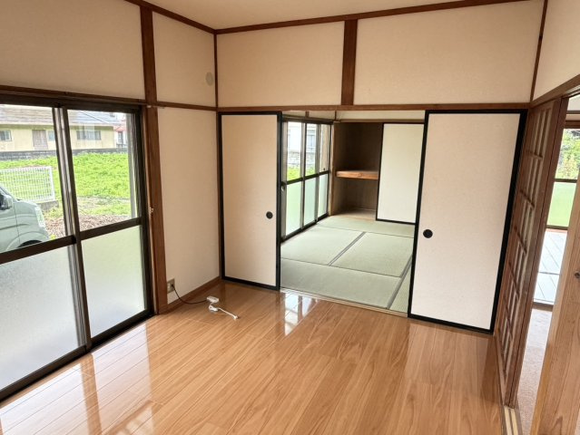 みどり宅建寺前貸家の洋室