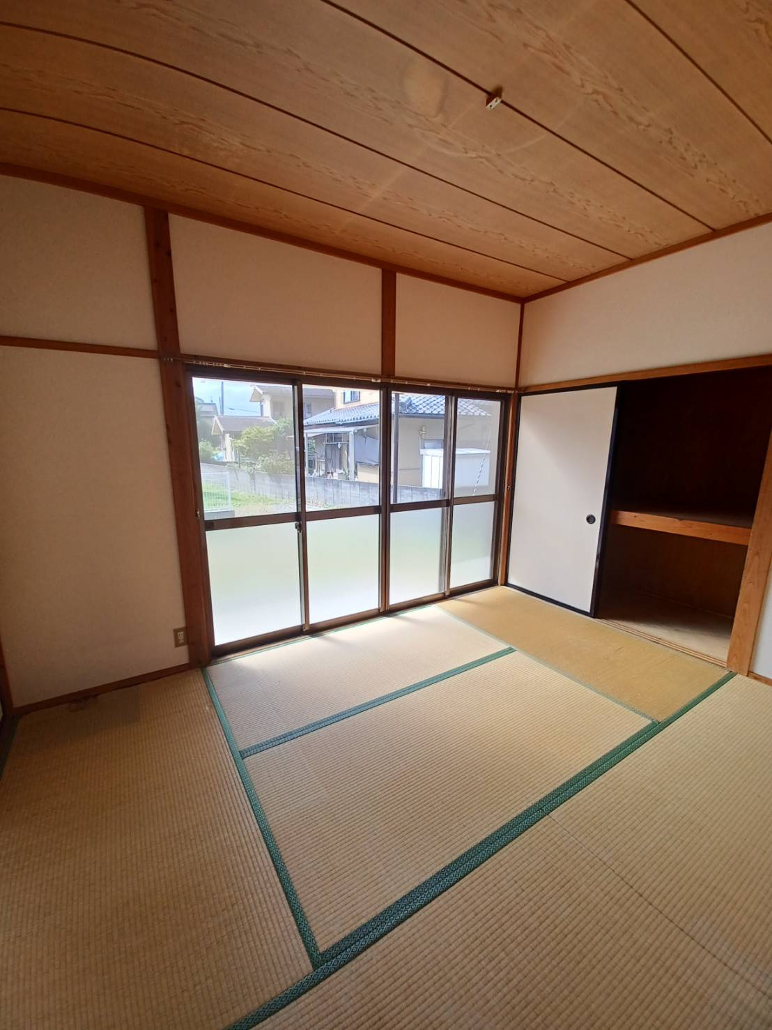 みどり宅建寺前貸家の和室