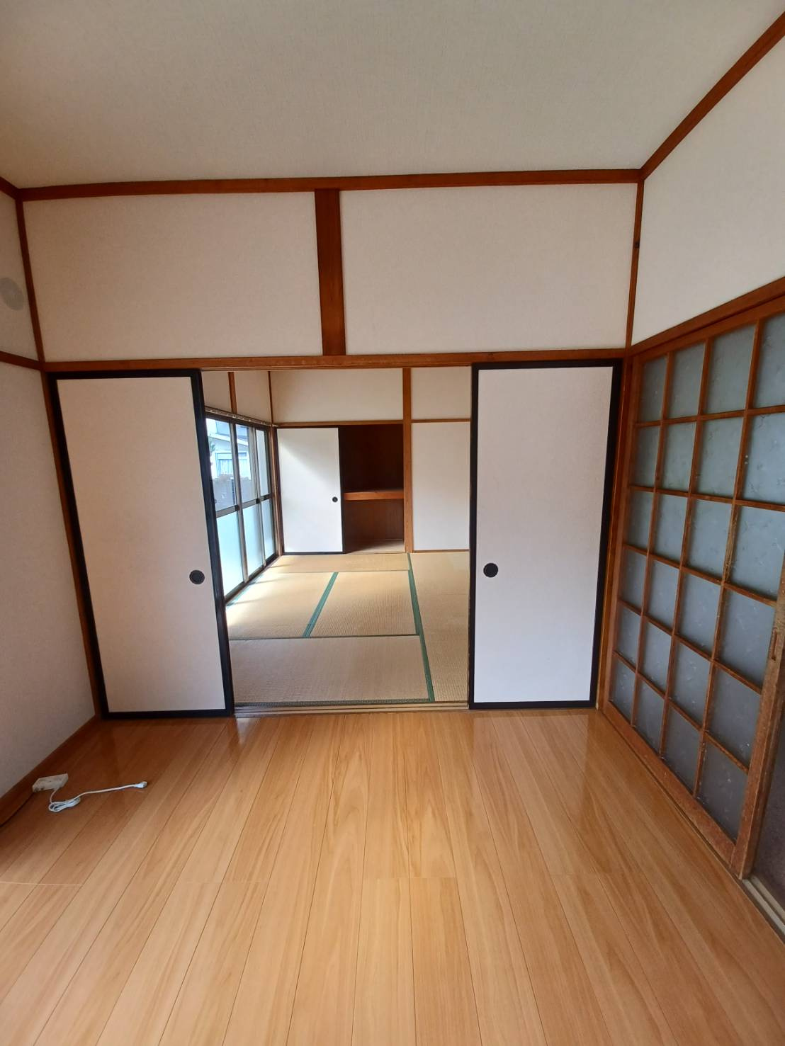 みどり宅建寺前貸家の居間・リビング