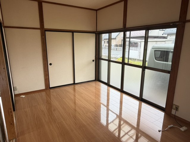 みどり宅建寺前貸家の居間・リビング
