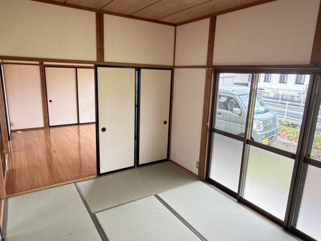 みどり宅建寺前貸家の和室