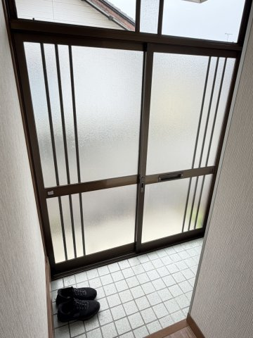 みどり宅建寺前貸家の玄関