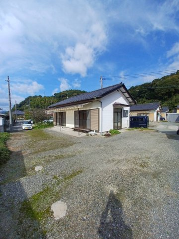 みどり宅建寺前貸家の駐車場