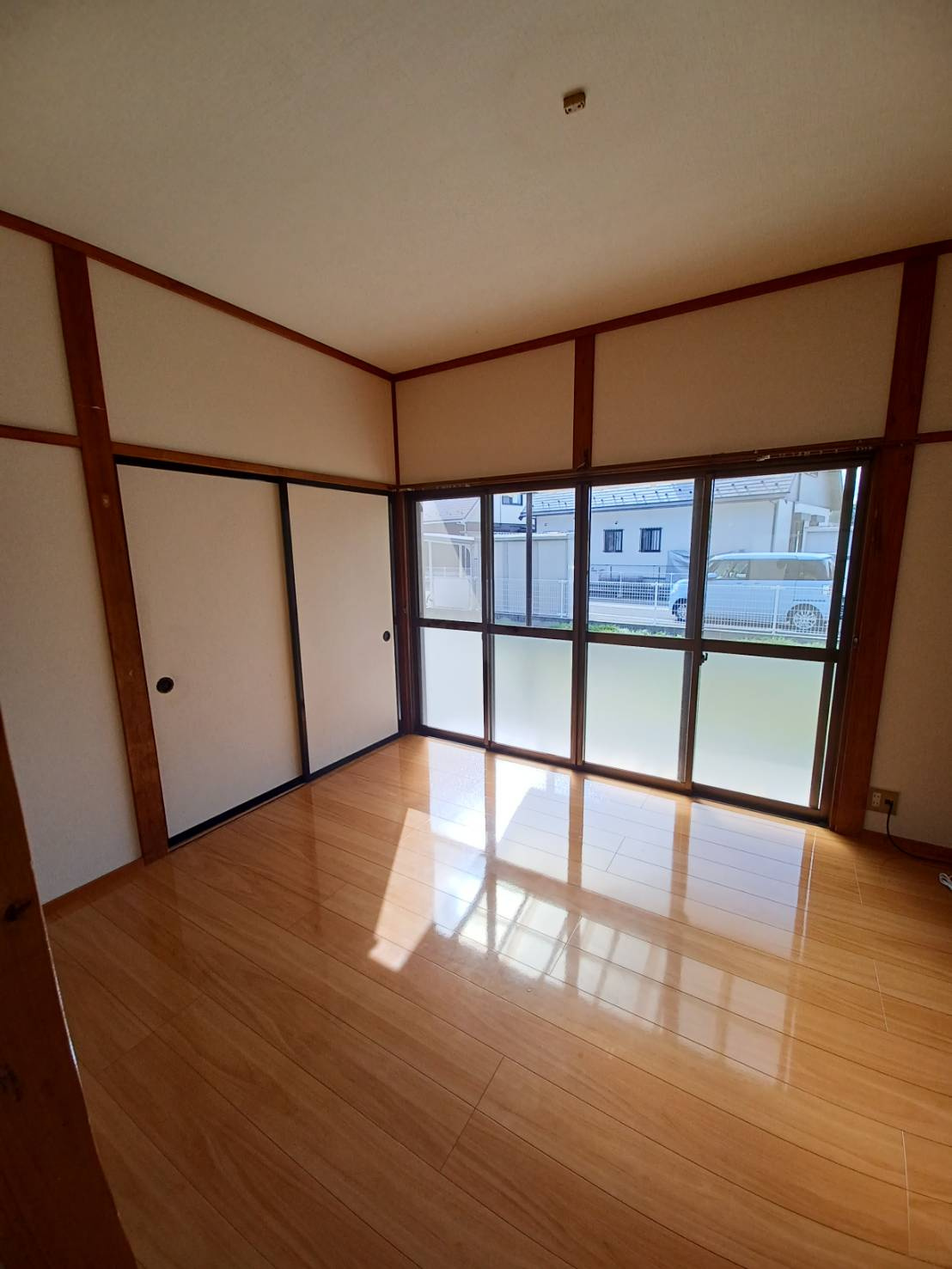 みどり宅建寺前貸家の洋室