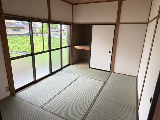 みどり宅建寺前貸家の和室