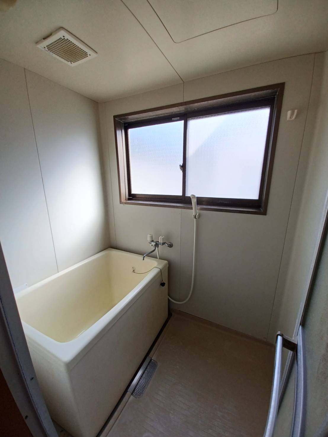 みどり宅建寺前貸家の浴室