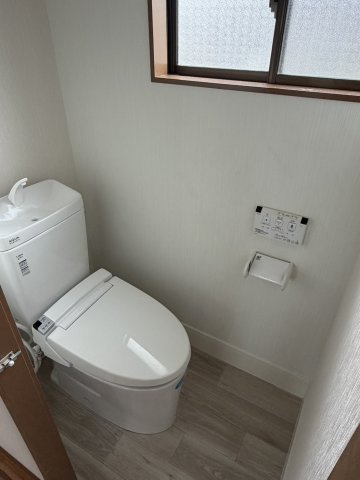 みどり宅建寺前貸家のトイレ