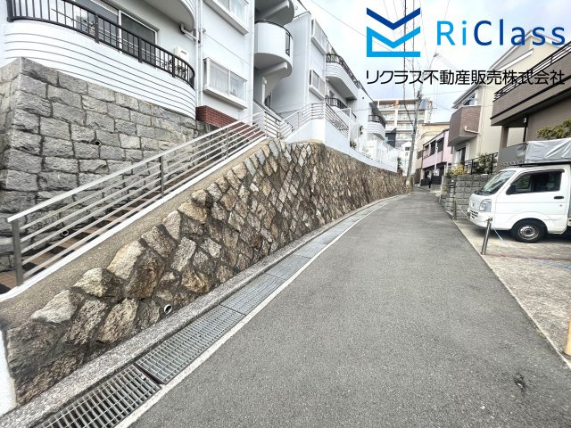 ワコーレ須磨本町の周辺|マンション前の道路です