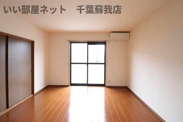 コンフォールＡの居間・リビング|こちらのリビングで趣味の時間をお楽しみください