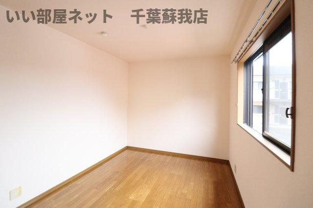 コンフォールＡの寝室|使いやすい居間です