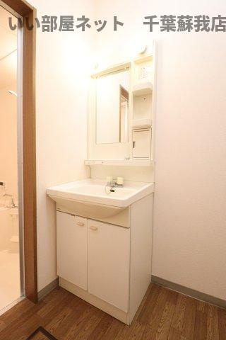 コンフォールＡの独立洗面台|朝の支度にも助かる、独立の洗髪洗面化粧台