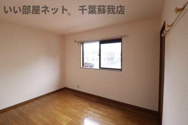 コンフォールＡの寝室|広くて明るい寝室