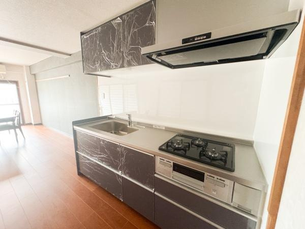 マンション祇園のキッチン|収納豊富なキッチンですっきり片付きます。