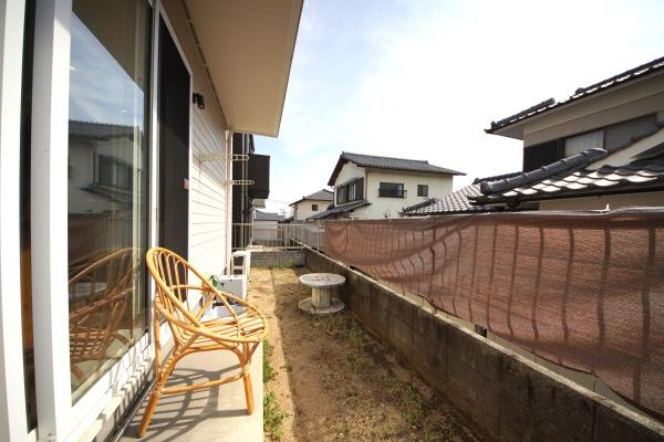 政所　中古の庭|バルコニーの他に1階にも壁面物干しが