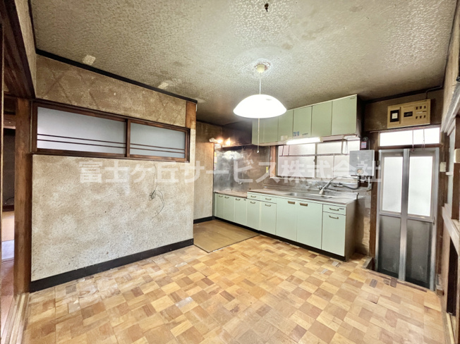 【キッチン】 | 磐田市見付河原町　中古住宅 | 勝手口です