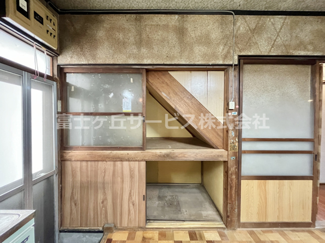 【居間・リビング】 | 磐田市見付河原町　中古住宅 | 6帖のリビングです