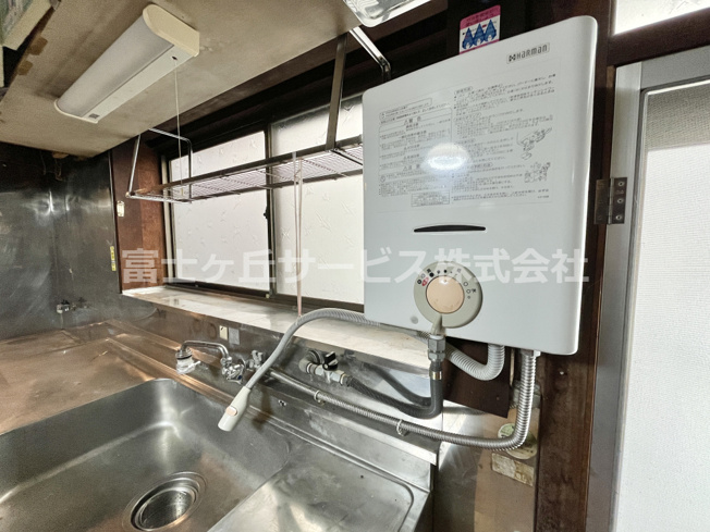 【居間・リビング】 | 磐田市見付河原町　中古住宅 | 造り付けの収納豊富