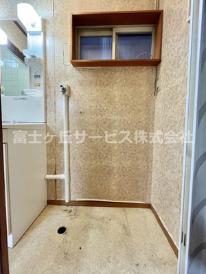 【洗面所】 | 磐田市見付河原町　中古住宅 | 脱衣脱衣スペースです