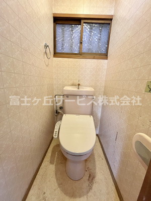 【寝室】 | 磐田市見付河原町　中古住宅 | 南側の和室6帖