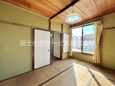 【子供部屋】 | 磐田市見付河原町　中古住宅 | 2階北側は6帖間が2つあります