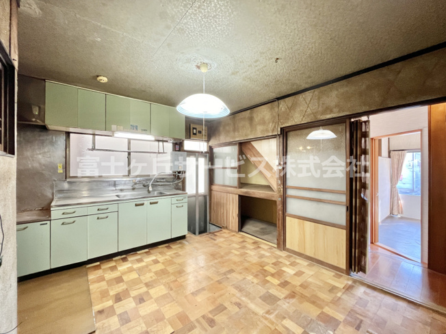 【ダイニング】 | 磐田市見付河原町　中古住宅 | 廊下とは建具で仕切られています