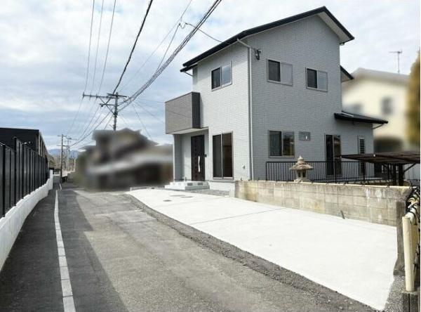 大分市明磧町１丁目の中古一戸建の前面道路含む現地写真