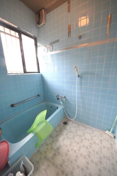 別府市新別府　中古戸建ての浴室|シャワー付きのお風呂