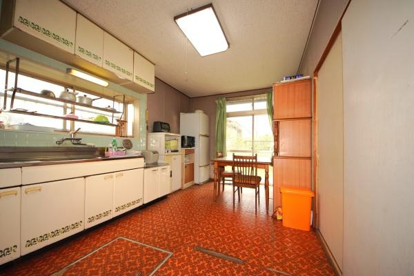 宮崎台　中古のキッチン|キッチンは料理がしやすく、調理スペースがたっぷりあります！広々とした調理台で、料理の手際がよくなり、ストレスも軽減されます。毎日の食事作りがもっと楽しくなるはずです！